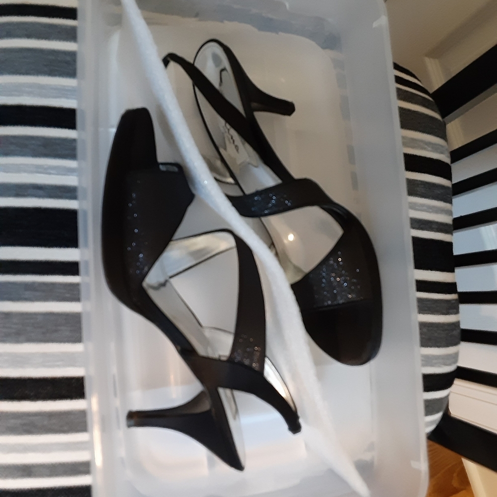 Shoes - Picture 3 of 4